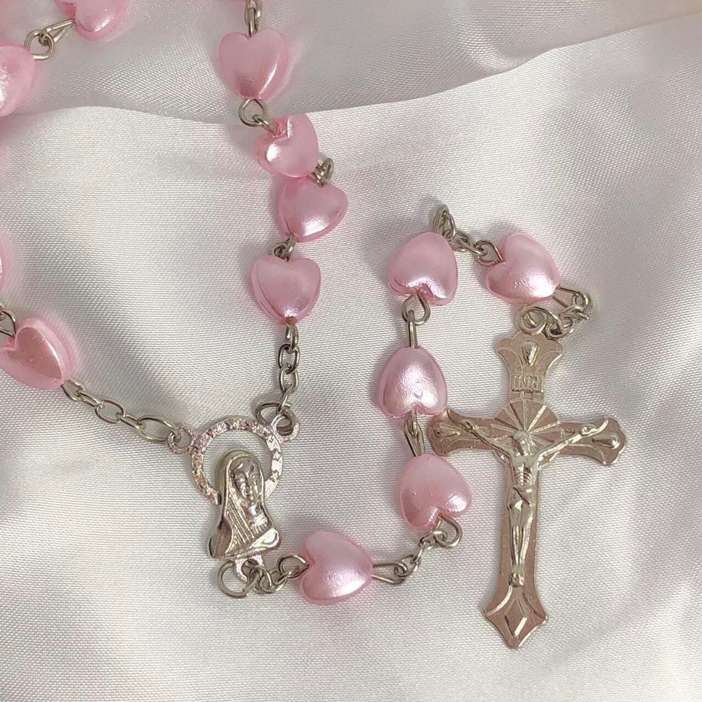 👙$5 Clear Out Sale👛 
✨🕯️Heart Shaped Vegan Pearl Rosary Necklace